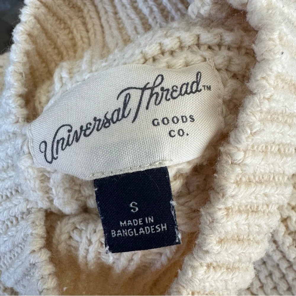 Like new! Universal Thread Cozy Cream Knit Turtleneck Sweater w/ Balloon Sleeves